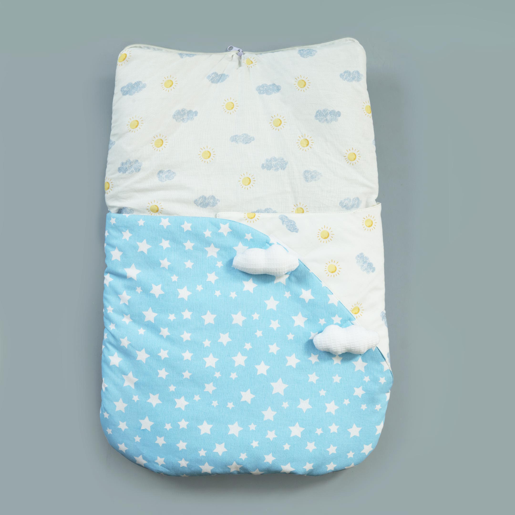 Cloudy Daydreams Sleeping Carry Nest
