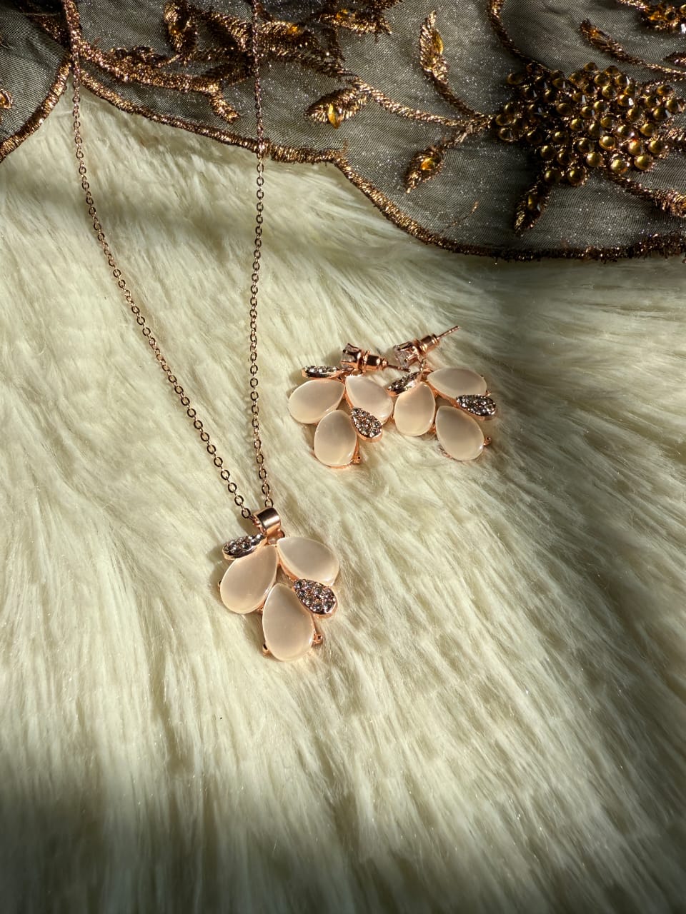 Dew drop Pearl Neckalce set